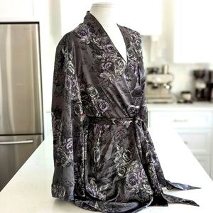 Floral print bathrobe
Satin belt 🌸 s/m